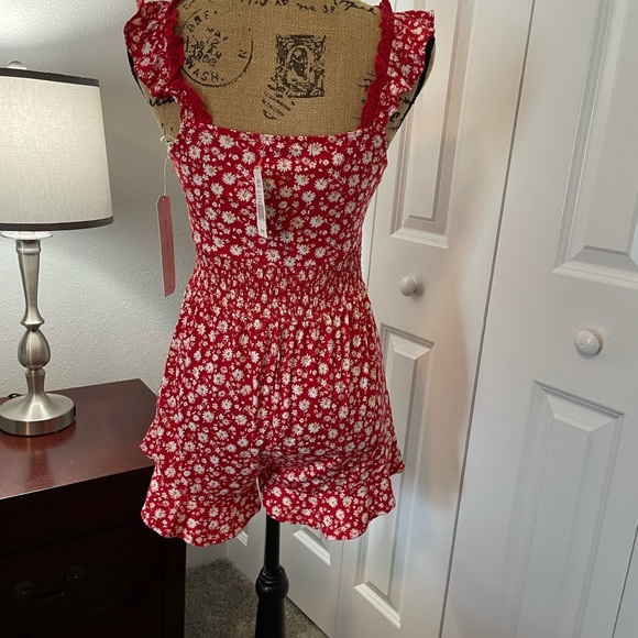 Almost Famous Romper Red with White small flowers strap ruffle sleeve Size M NWT - Picture 4 of 11